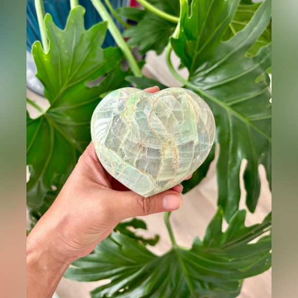 Green Moonstone Heart - Picture 3 of 7